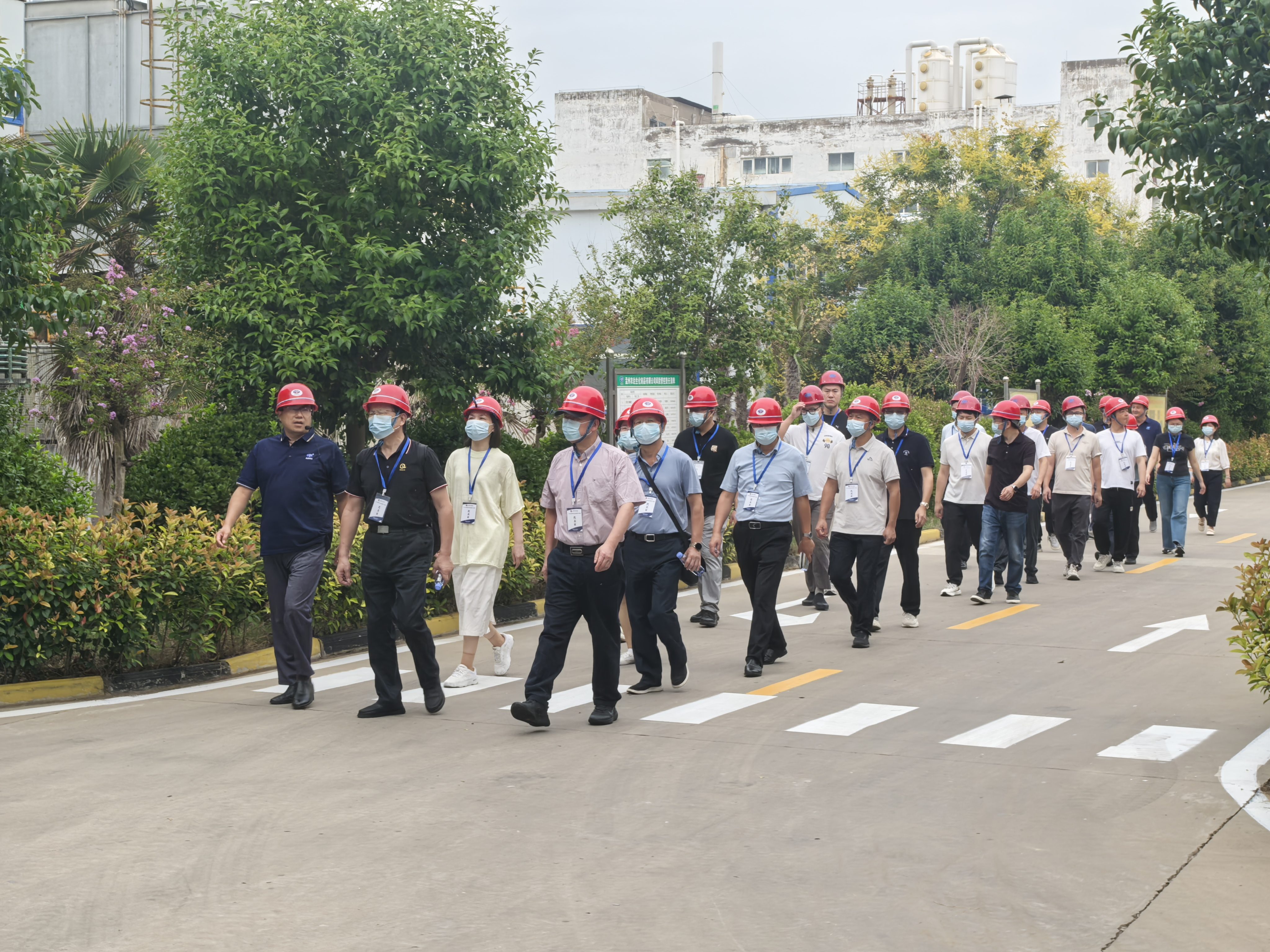 湖北省农药协会参访团莅临Z6尊龙生化调研交流(图4) 湖北省农药协会参访团莅临Z6尊龙生化调研交流(图4)